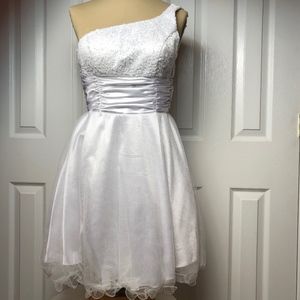 Juliet White Junior Dress